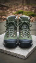 Technical hiking boots with Vibram sole